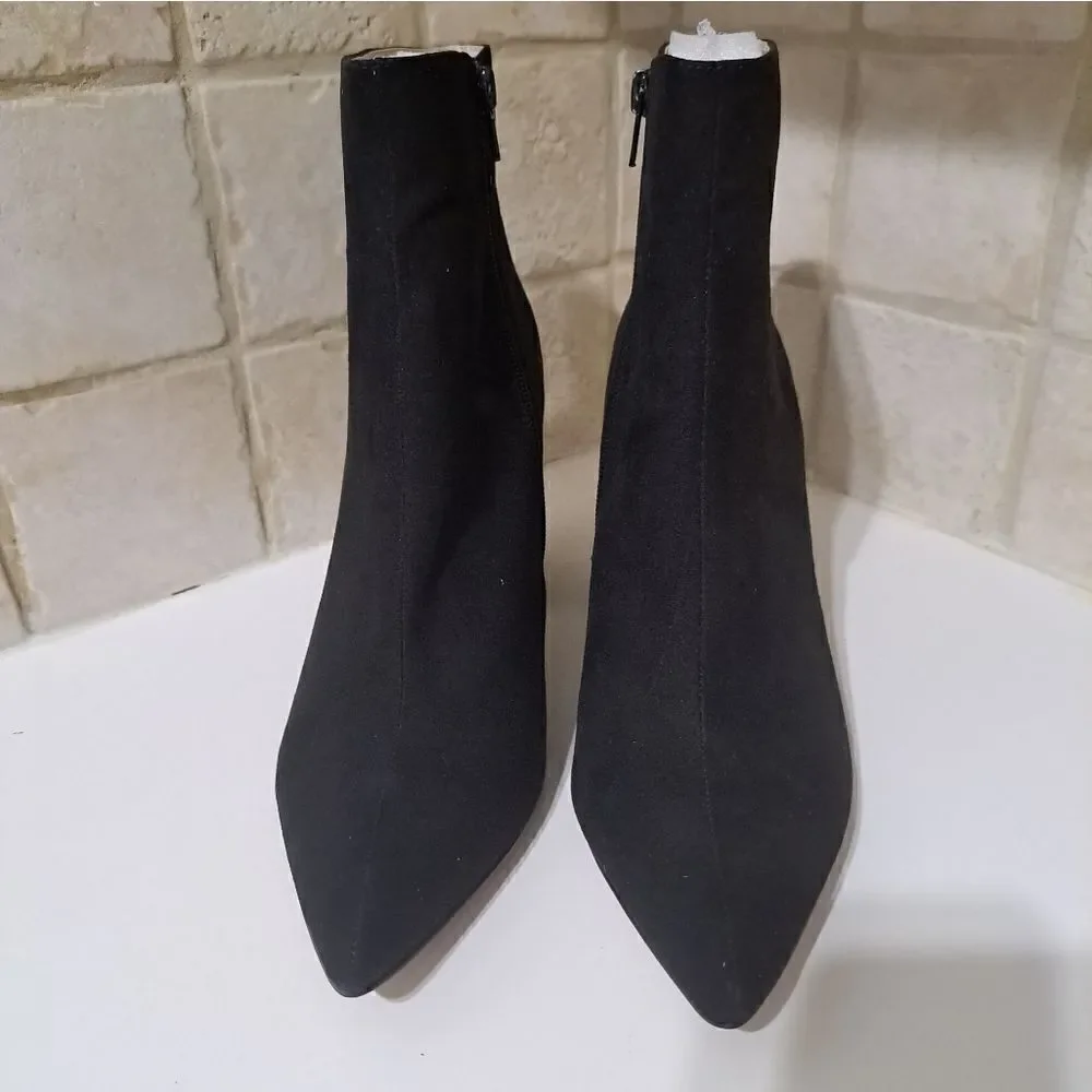 Betsey Johnson Riverr Rock Candie Black Suede Ankle Boots Size 6